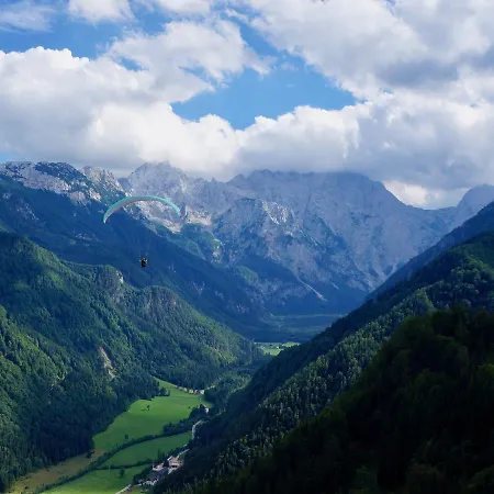 Juvanova Hisa - And 3*