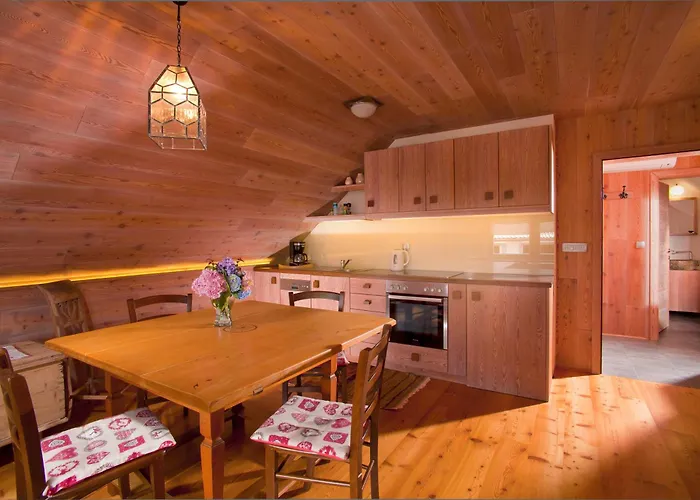 Juvanova Hisa - And 3* Luče