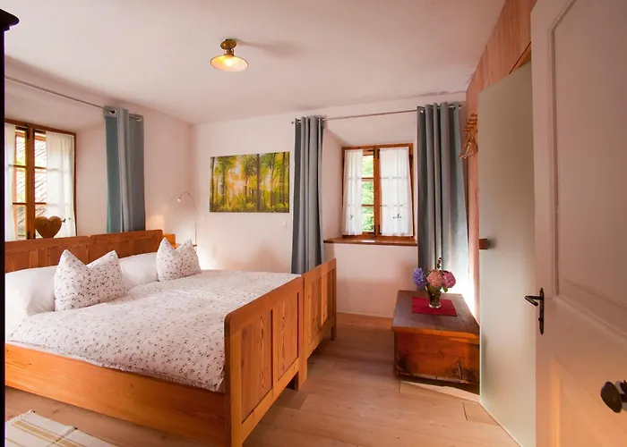 Juvanova Hisa - And Guest house