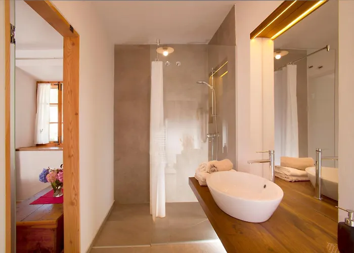 Juvanova Hisa - And Guest house Luce