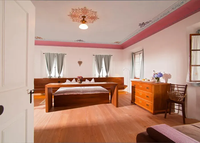 Juvanova Hisa - And Guest house