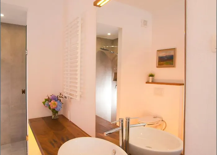 Juvanova Hisa - And Guest house Luce