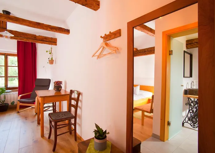 Juvanova Hisa - And 3*