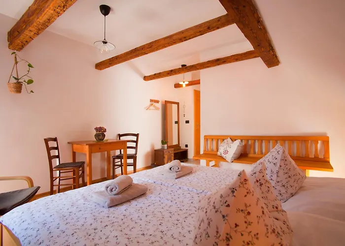 Juvanova Hisa - And Luče