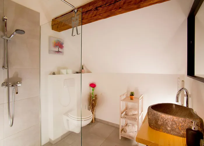 Juvanova Hisa - And 3* Luce