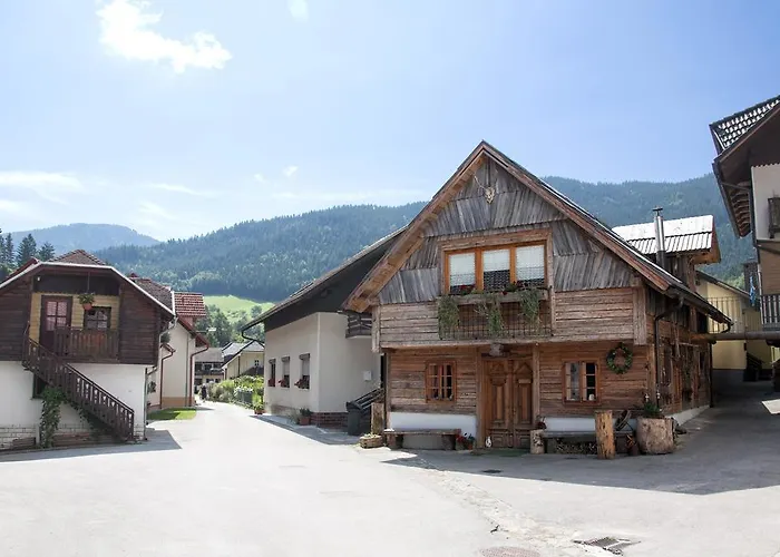 Juvanova Hisa - And Luce