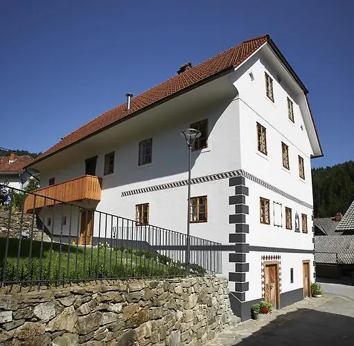 Juvanova Hisa - And 3*